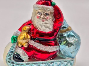 lot 370 image: Vintage Polish Santa Figurine Christmas Ornament