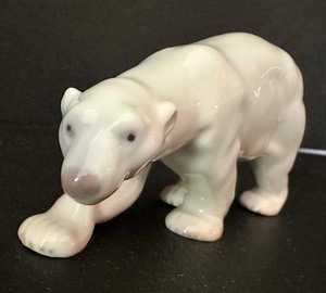 lot 378 image: Bing and Grndahl Polar Bear Figurine No. 2218