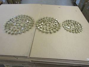 lot 358 image: Set of 3 Round Metal Gold Wall Decor