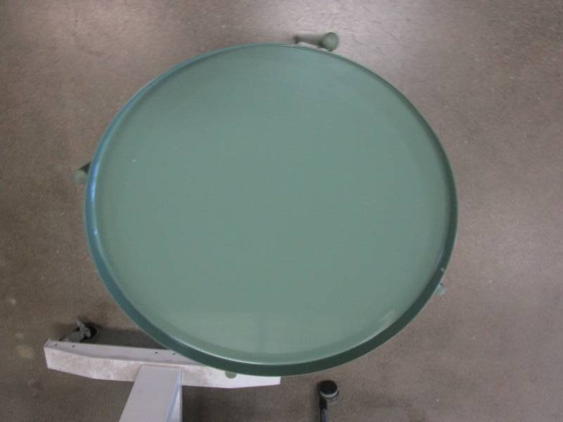 16.5 in x 21 in Green Patio Table (OUT OF BOX)