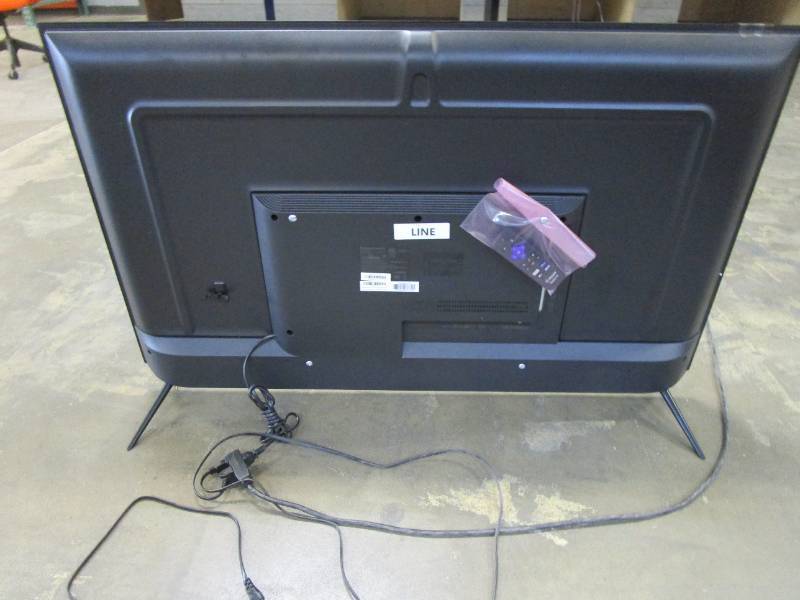 lot 927 image: Element 55 4K UHD Roku TV E4AA55R (PINK LINE ON LEFT OF SCREEN)