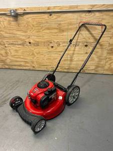 lot 31 image: TROY-BILT 21in. 140cc Briggs & Stratton Gas Push Lawn Mower