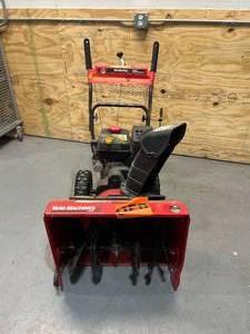 lot 81 image: YARD MACHINES 24 Snow Blower ( 31AS62EE700)