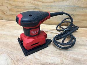 lot 35 image: MILWAUKEE 3 Amp 14 Sheet Corded Palm Sander