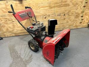 lot 113 image: YARD MACHINES 8HP24 Snow Blower