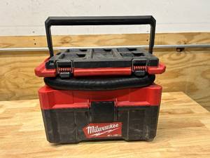 lot 39 image: MILWAUKEE M18 FUEL PACKOUT 18-Volt Lithium-Ion Cordless 2.5 Gal. WetDry Vacuum (Vacuum-Only)