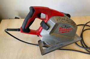 lot 12 image: MILWAUKEES Circular Saw, 8 In. Blade, 3700 rpm, 58 (6370-20)