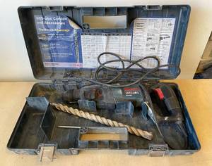 lot 13 image: Bosch Rh226 Bulldog Xtreme 8 Amp 1 Corded Sds-plus Rotary Hammer Drill