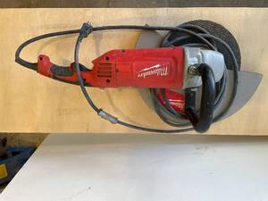 lot 14 image: 15 amp Milwaukee cut off saw hand held.