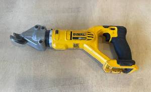 lot 19 image: DEWALT 20v 18G Offset Shear Base