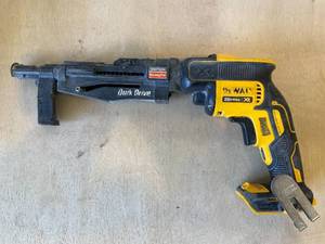 lot 21 image: DEWALT 20V MAX XR Drywall Screw Gun Kit, Brushless (DCF620D2) with a Simpson - Quik Drive TU250G2 (QDPRO250G2 Subfloor Attachment)