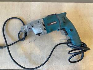 lot 25 image: Makita 6807Z Drill 2 Speed QDHSD75 Corded.