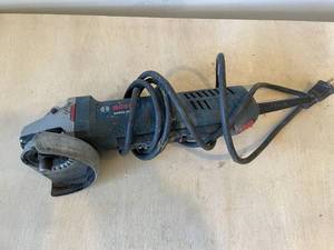 lot 26 image: Bosch GWS10-45p grinder