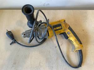 lot 27 image: Dewalt Dw235g Dewalt Vsr Drill 12in