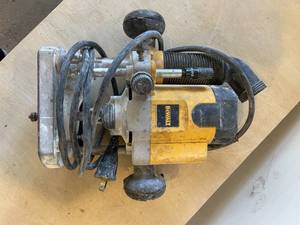 lot 33 image: Dewalt 2 HP (maximum motor HP) EVS Plunge Router