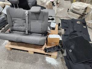 lot 17 image: Lot of (3) 2018 Ford F450 Seats
