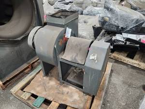 lot 6 image: Peerless 1220 Electric Blower