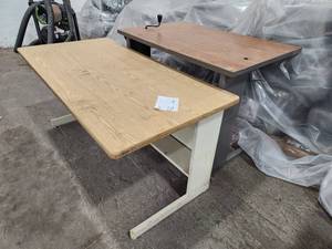 lot 32 image: Lot of (2) Office Computer Desks