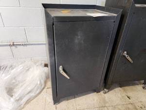 lot 86 image: 1-door2-shelf Metal Cabinet