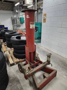 lot 38 image: Blackhawk 5-Ton Air One-End Lift 67440