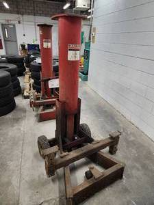 lot 39 image: Blackhawk 5-Ton Air One-End Lift 67440