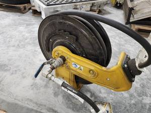 lot 54 image: Grace 2000-PSI K21K11A Series Hose Reel HPM65F