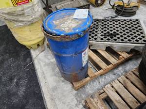 lot 61 image: Chevron Ulti-Plex 120-lb Synthetic Grease EP