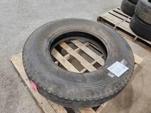 lot 115 image: Lot of (1) Firestone VR4 11R24.5 Tire