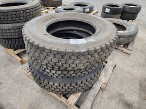 lot 105 image: Lot of (3) Bridgestone Veesteel MIX711 11R24.5 Tires