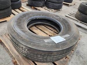 lot 117 image: Lot of (1) Firestone FS400 31580R22.5 Steelcord Radial Tire