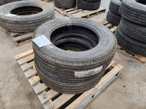 lot 122 image: Lot of (2) Dayton D520S 22570R19.5 Tires
