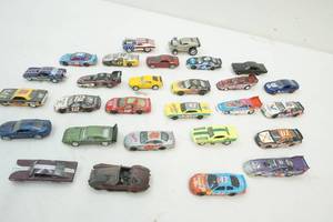 lot 253 image: Hotwheel Cars