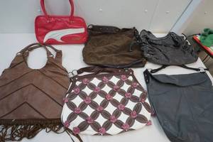 lot 262 image: purses