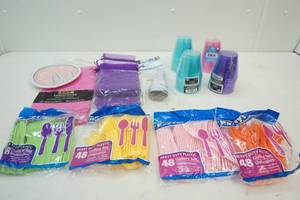 lot 301 image: party paper supplies