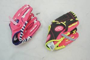 lot 315 image: baseball gloves