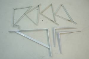 lot 327 image: shelf brackets