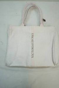 lot 7 image: New Victorias Secret Bag