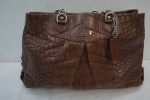 lot 11 image: Coach Handbag