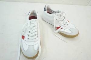 lot 17 image: Skechers Shoes