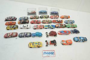 lot 28 image: Matchbox and Hot Wheel size Cars