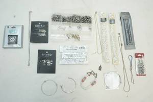 lot 36 image: Jewelry