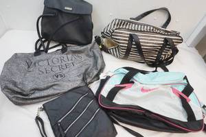lot 65 image: Victorias secret bag