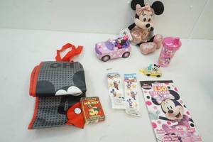 lot 72 image: Minnie mouse items