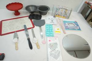 lot 74 image: Baking supplies