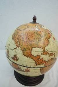 lot 90 image: Globe flip lid bar