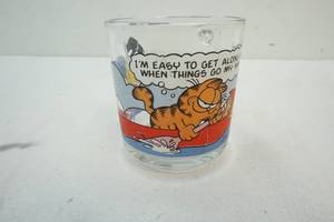 lot 101 image: Vintage Garfield mug