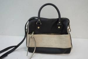 lot 105 image: Steve Madden purse