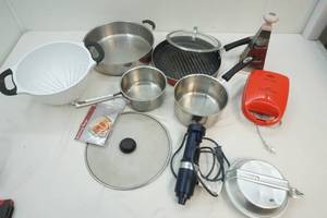 lot 113 image: pans