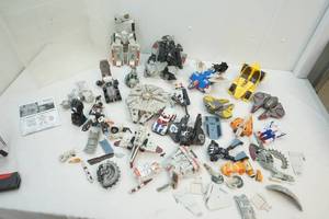 lot 122 image: TRansformer Toys