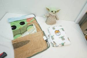 lot 123 image: Stars Wars Yoda items